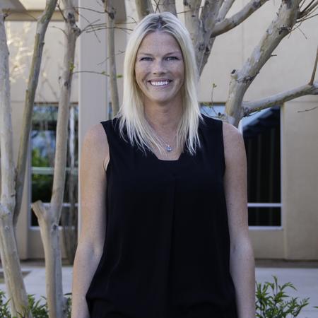 A Dynamic Physical Therapy physical therapist